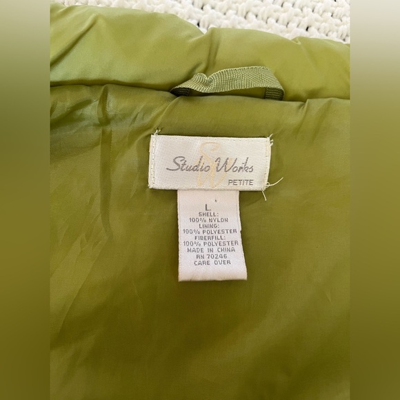 Studio Works Women's Green Puffer Vest, Zippered & Button Down, Pockets; Size LP - Picture 3 of 7